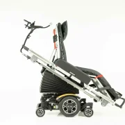 COSEATadapt fly mit angewinkelter Rücken- und Beinfläche (N-Sitz) und zusätzlich maximal nach vorne geneigtem Winkel des COSEATS.